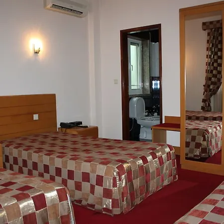 Hotel Quasar 2*