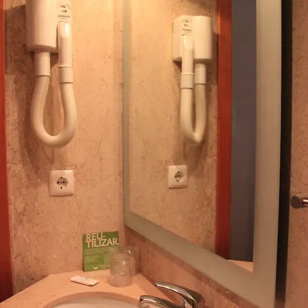 Quasar Hotell 2*
