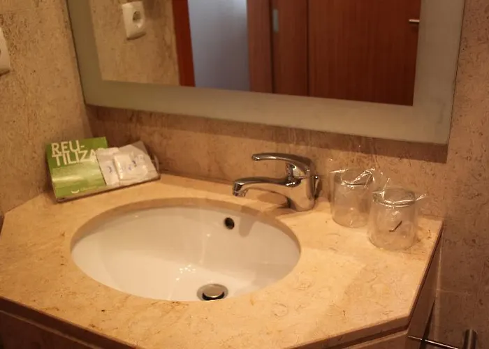 Quasar 2* Pedroucos (Porto)